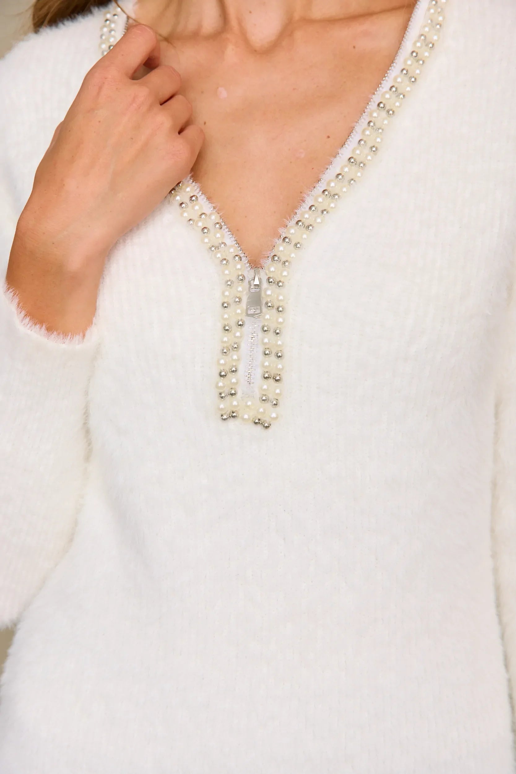 סריג פנינים צווארון רוכסן