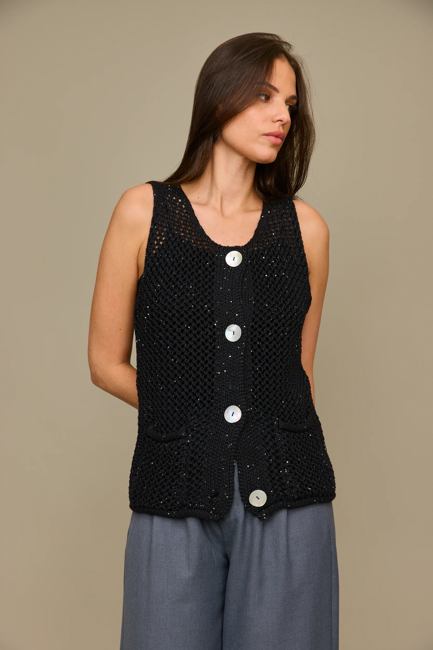 וסט סריג כפתורי צדפים