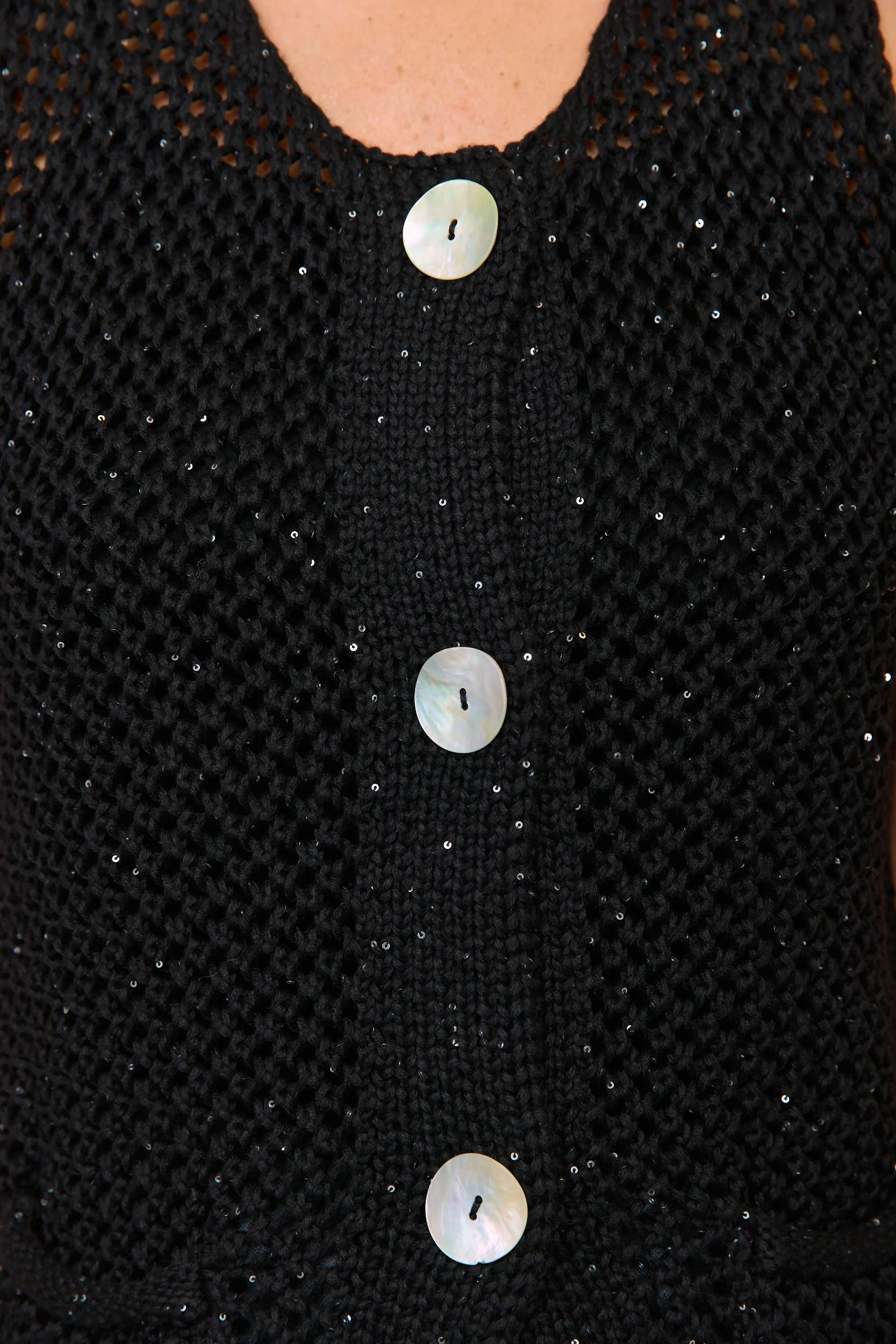 וסט סריג כפתורי צדפים