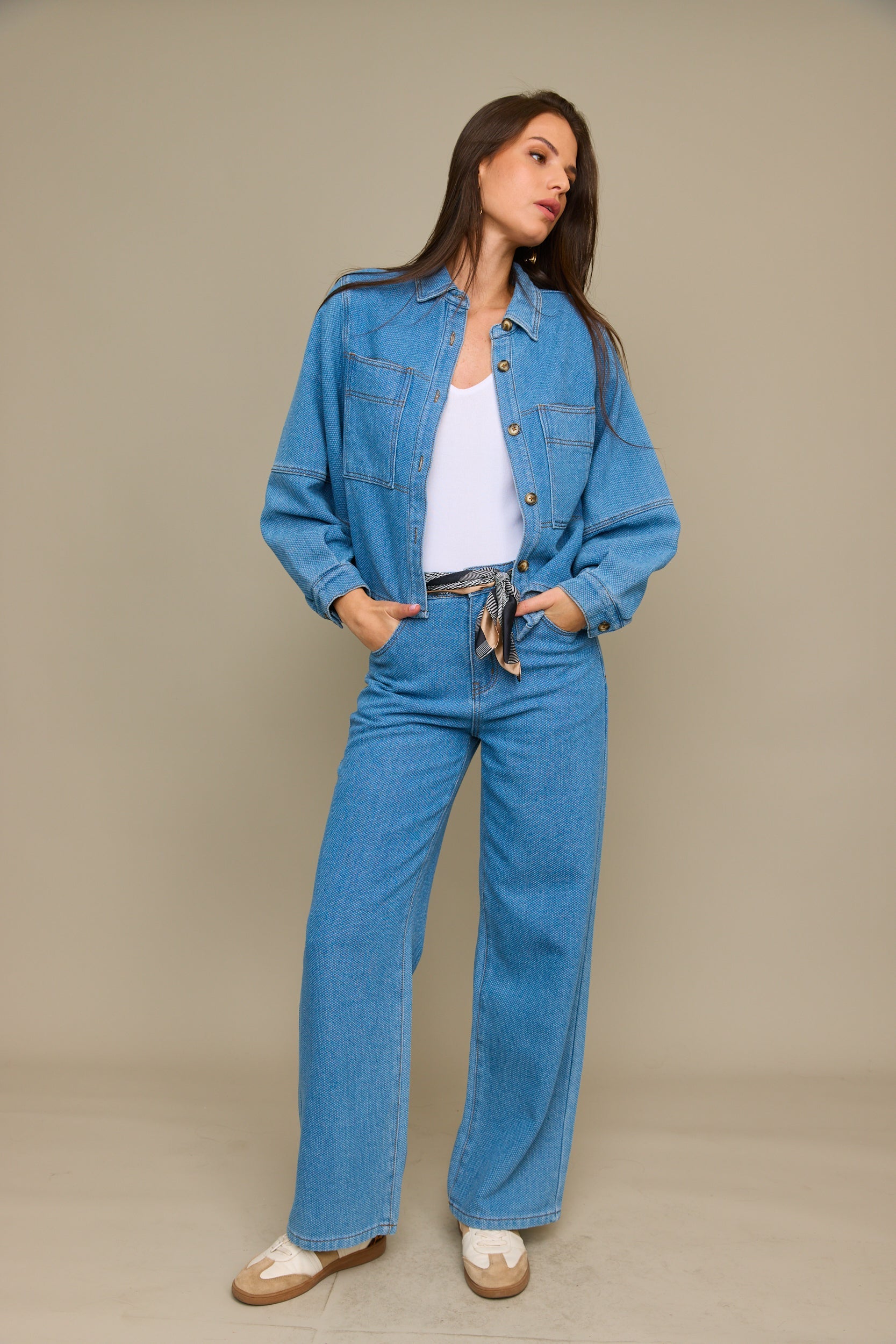 חולצת ג'ינס כפתורים