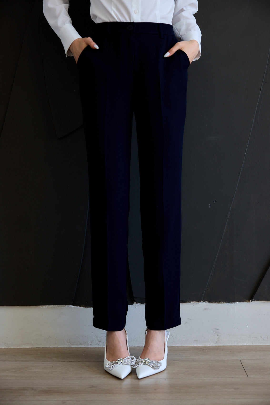 מכנסיים מחויטים גזרה ישרה