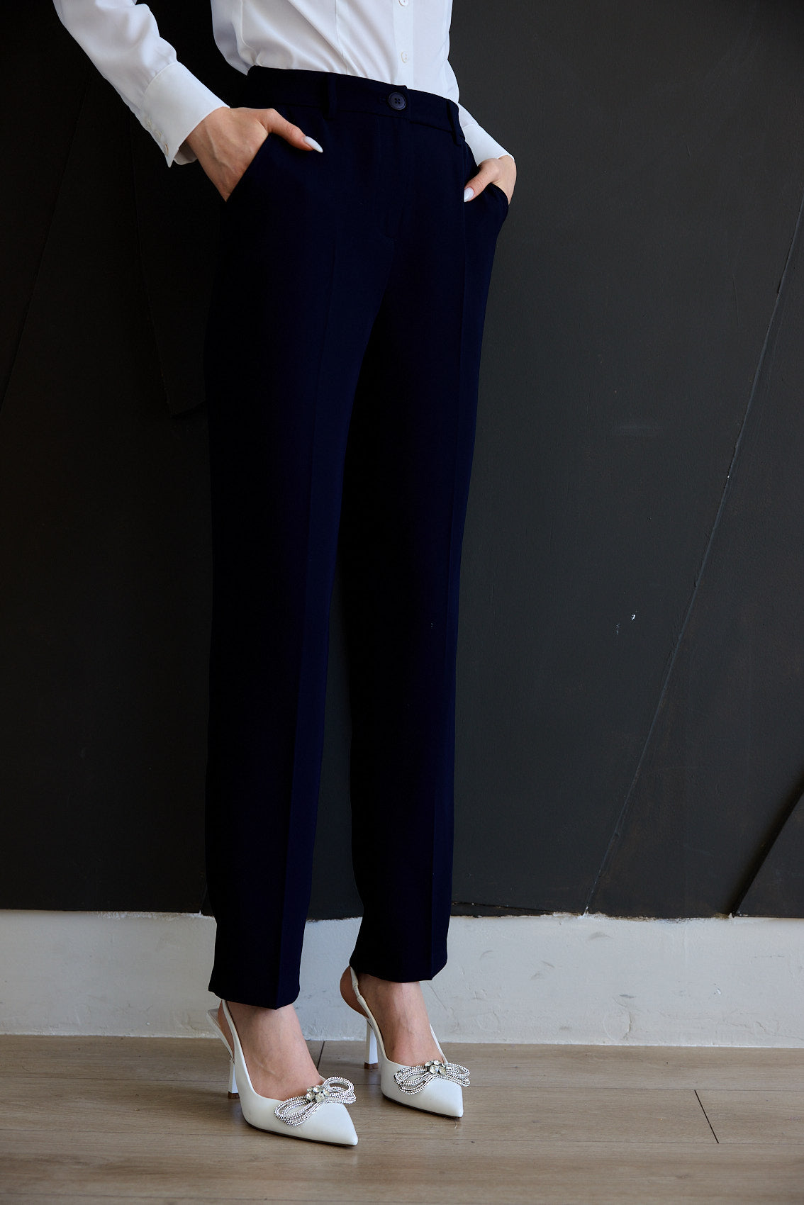 מכנסיים מחויטים גזרה ישרה