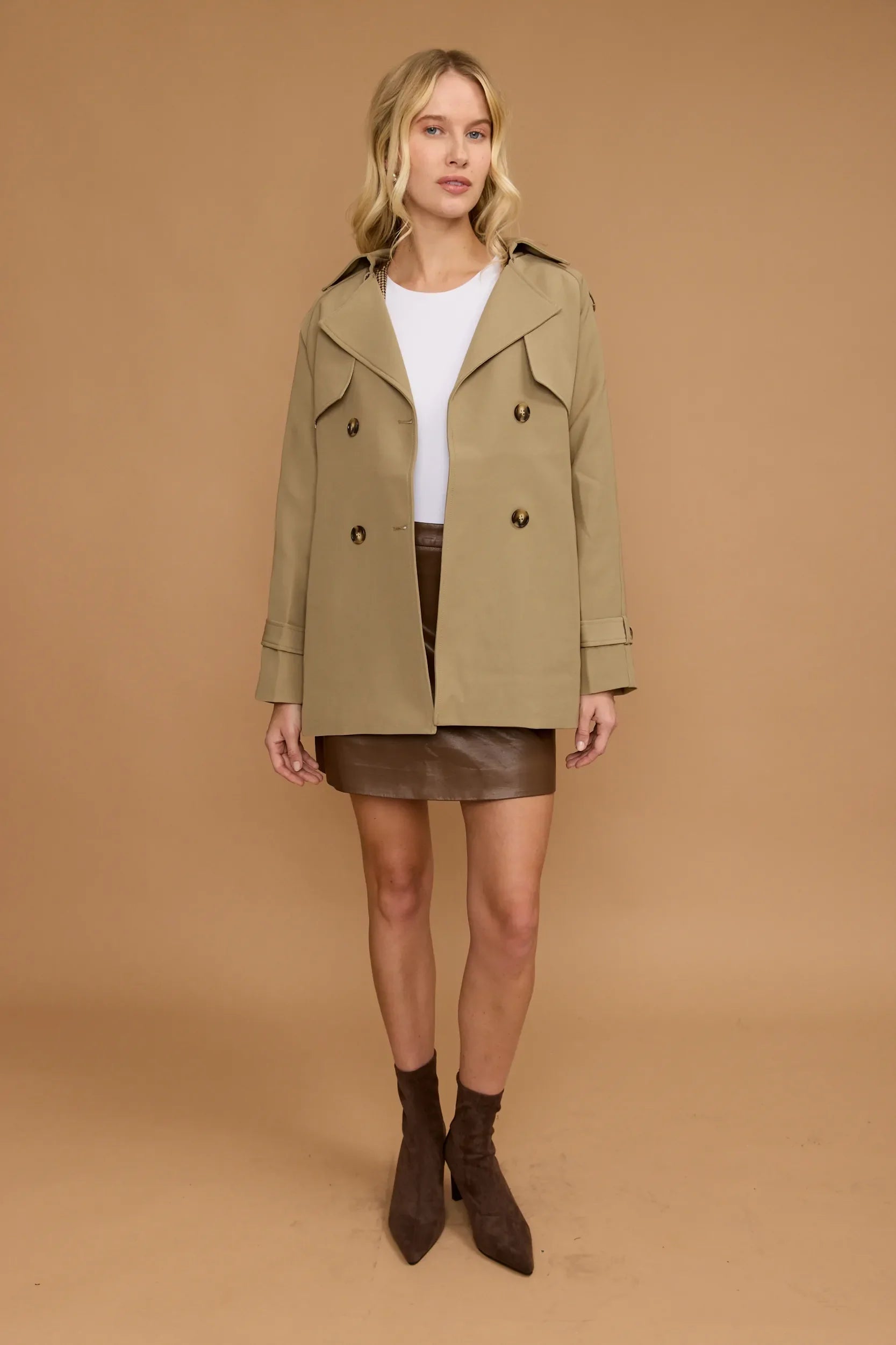 מעיל טרנץ' קצר