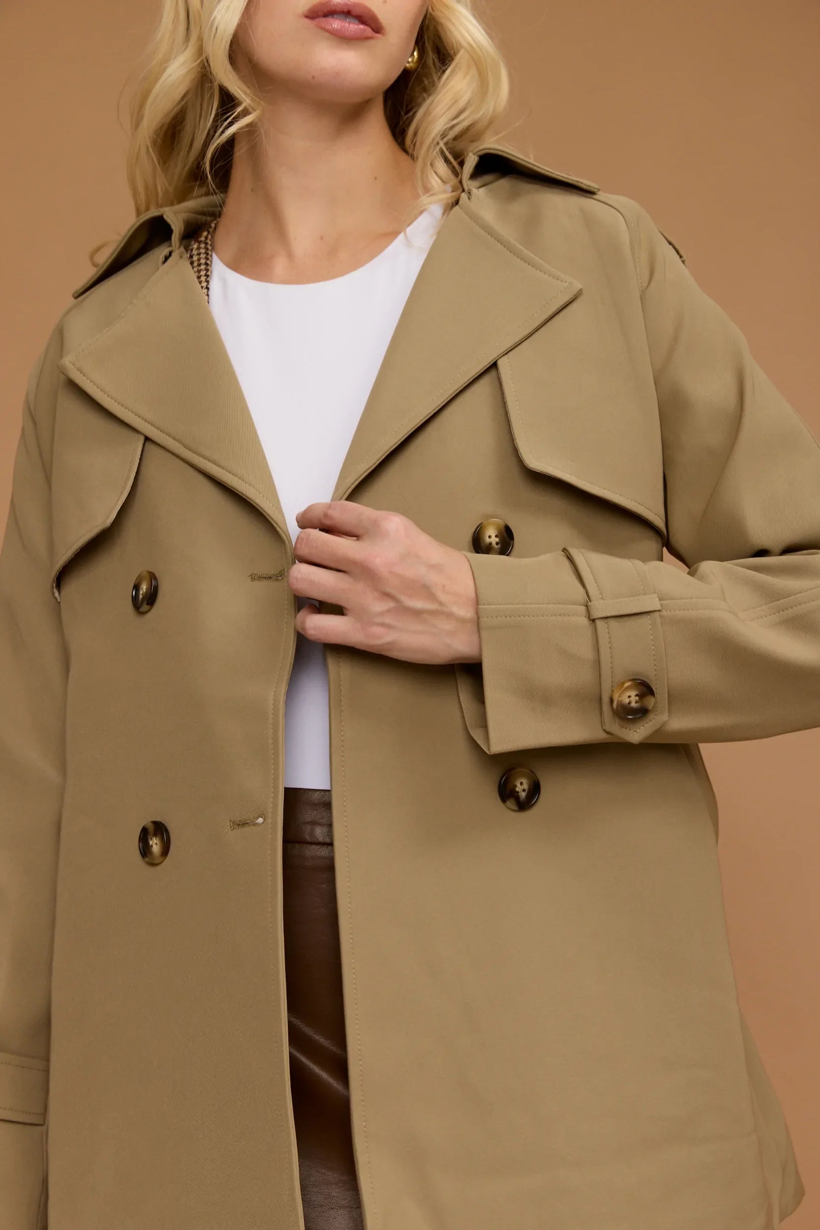 מעיל טרנץ' קצר