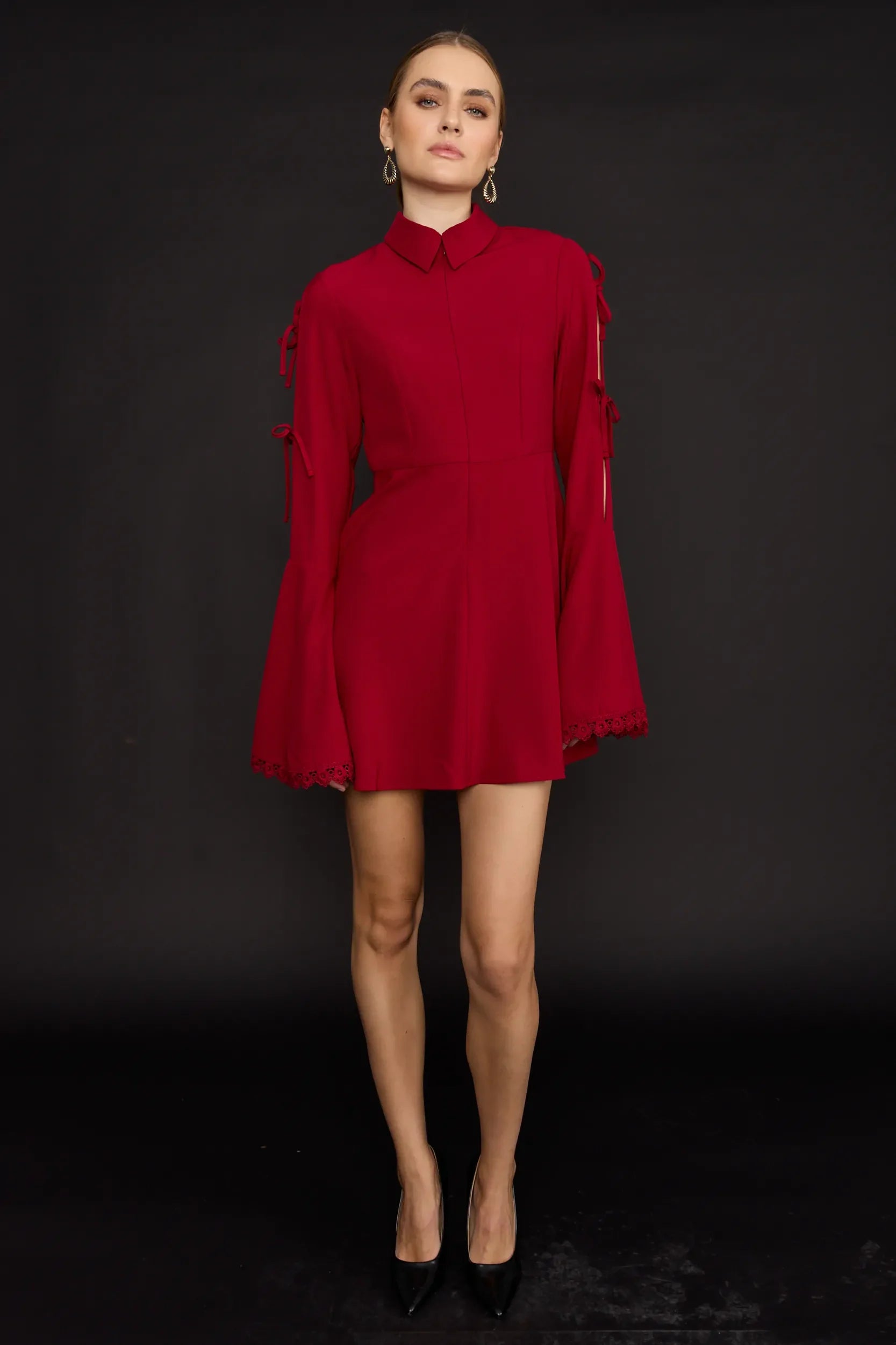 שמלת קצרה שרוולים מתרחבים