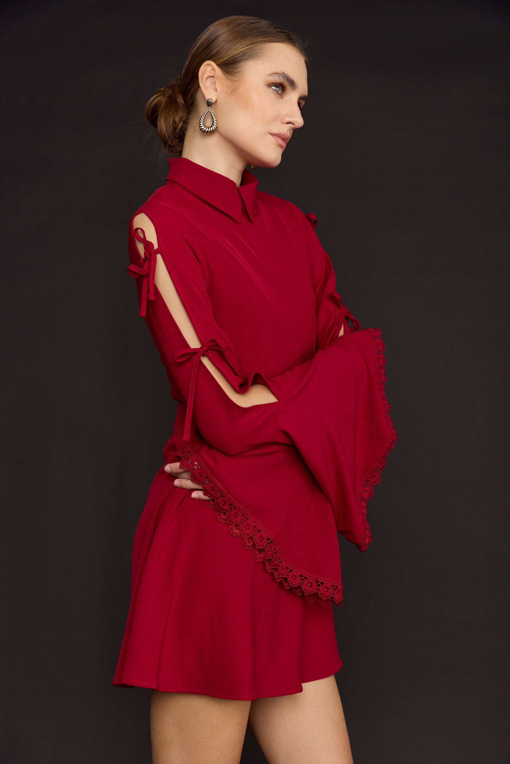 שמלת קצרה שרוולים מתרחבים