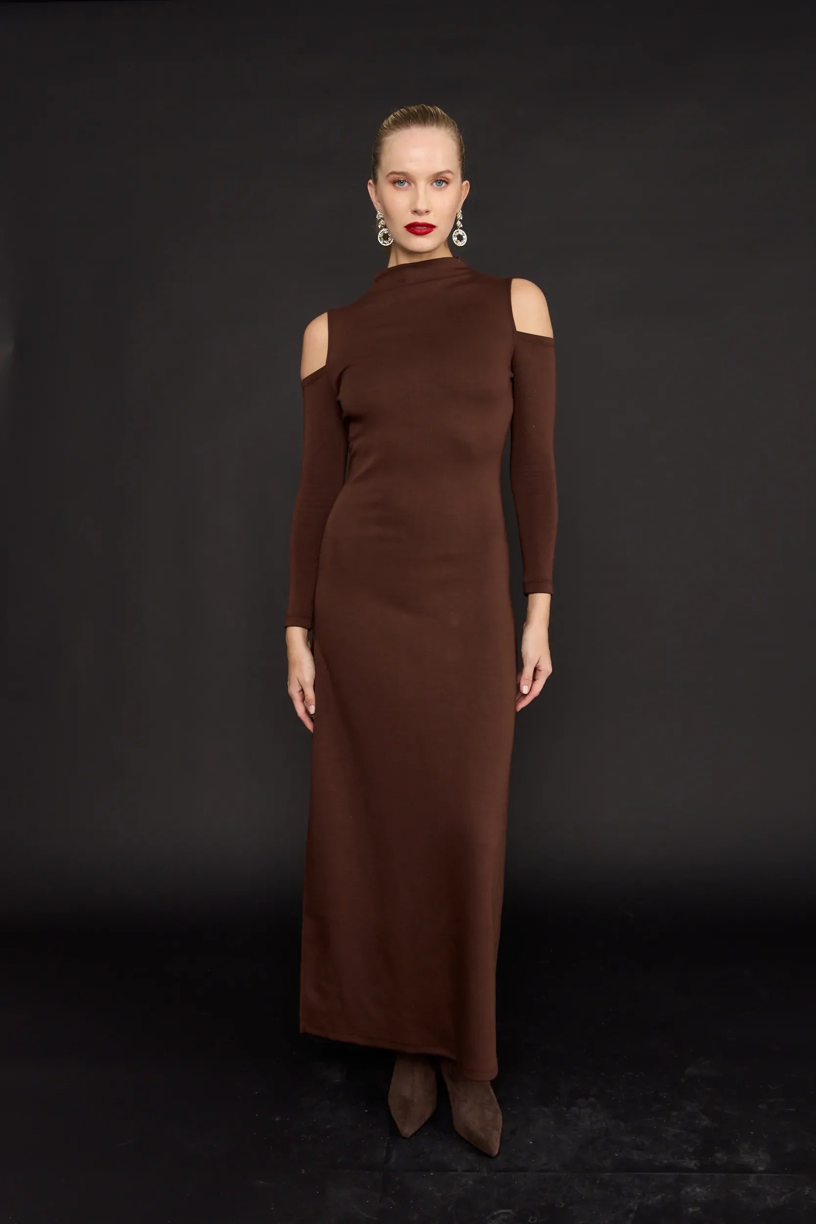 שמלת מקסי פתחים בכתף