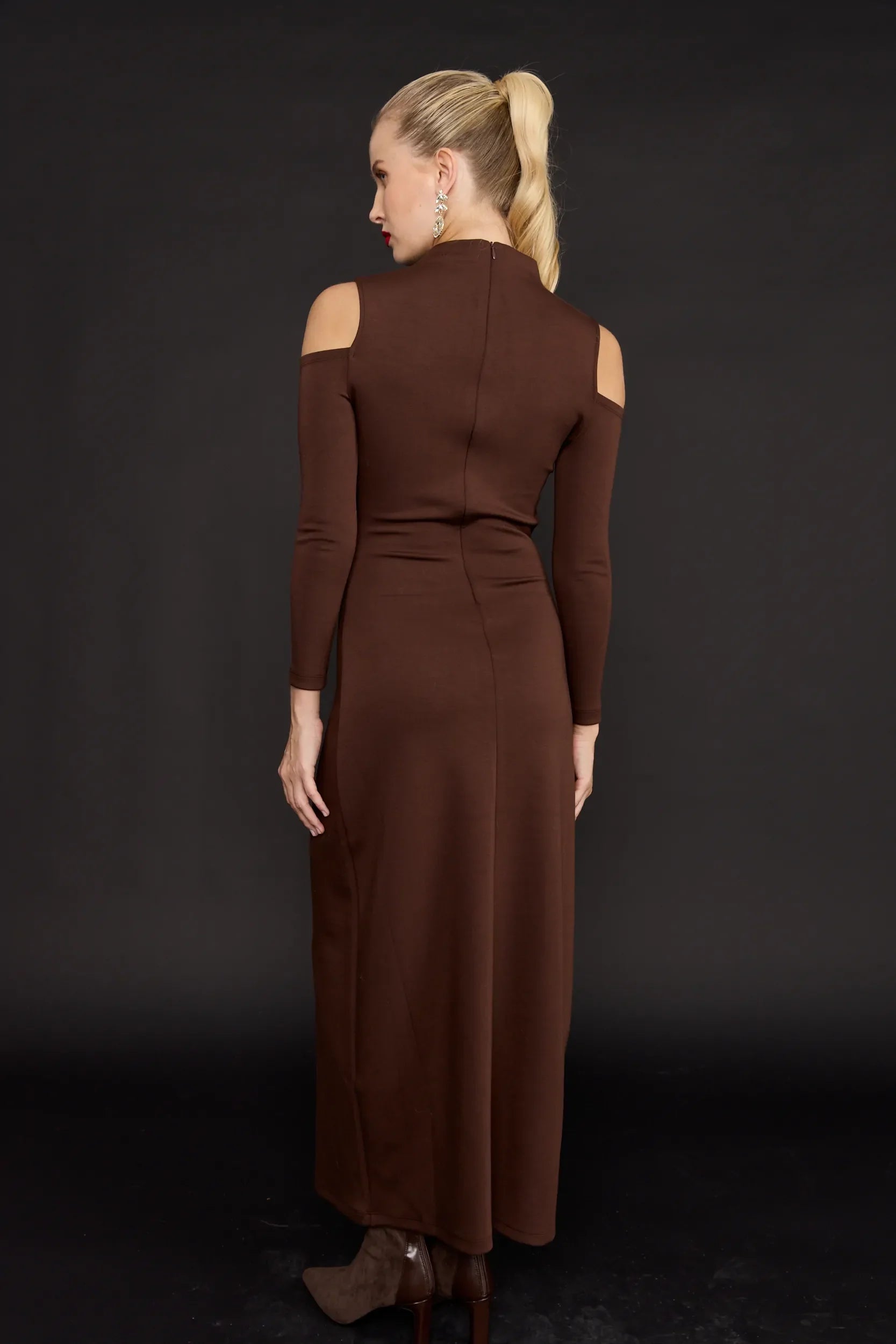 שמלת מקסי פתחים בכתף