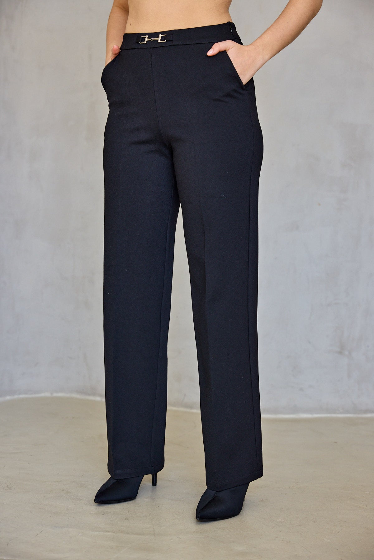 מכנסיים ג'רזי עם אבזם