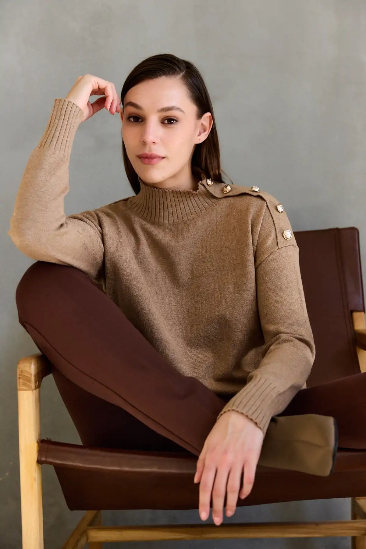 סריג גולף כפתורים בכתף