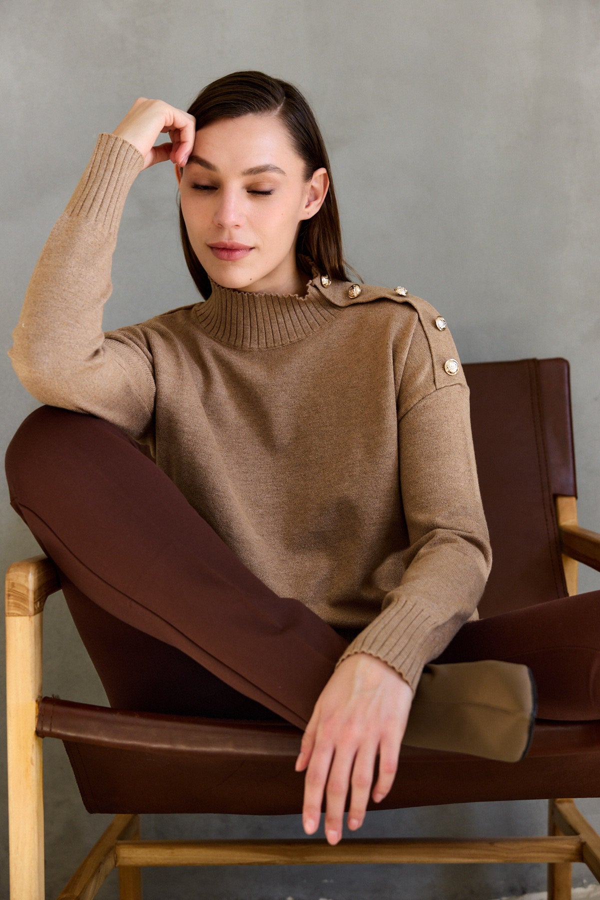 סריג גולף כפתורים בכתף