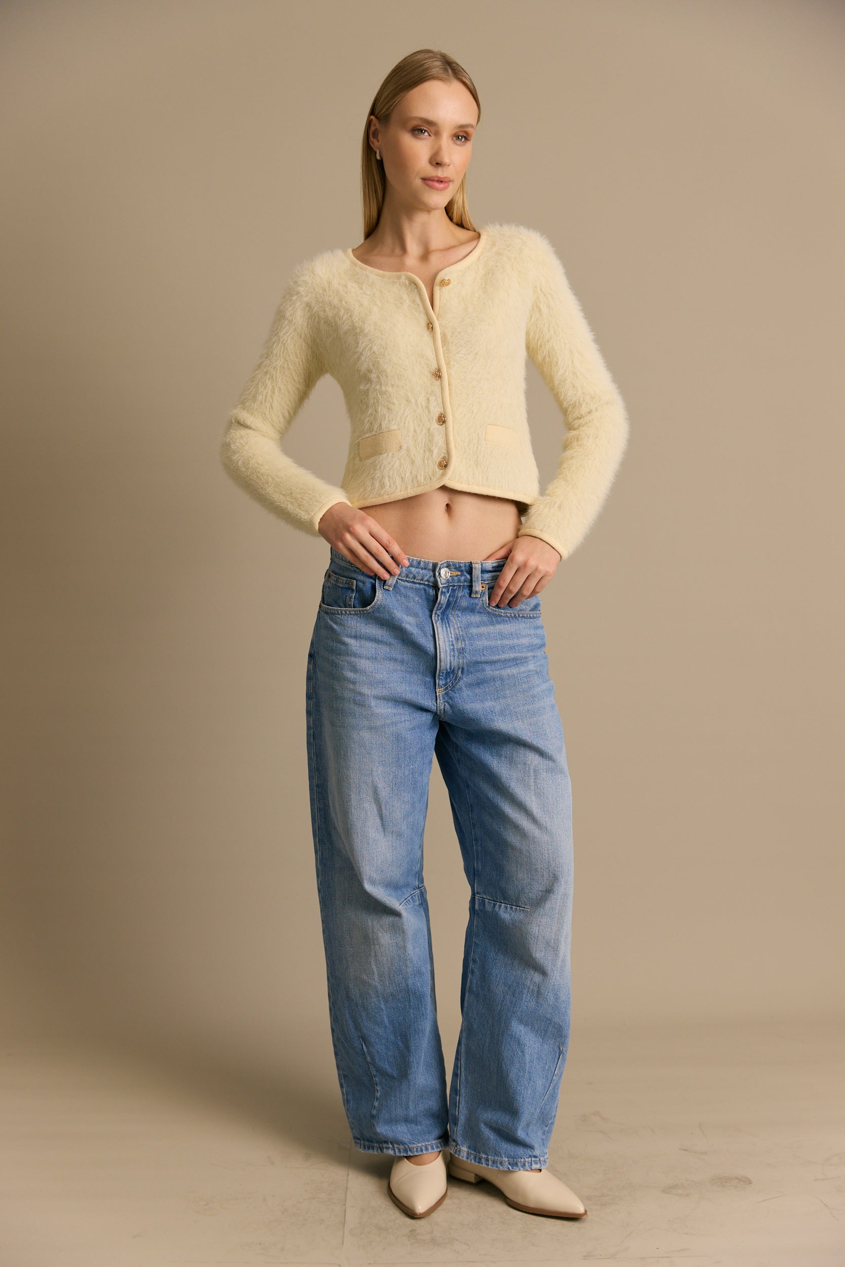 קרדיגן סריג עם כפתורי זהב