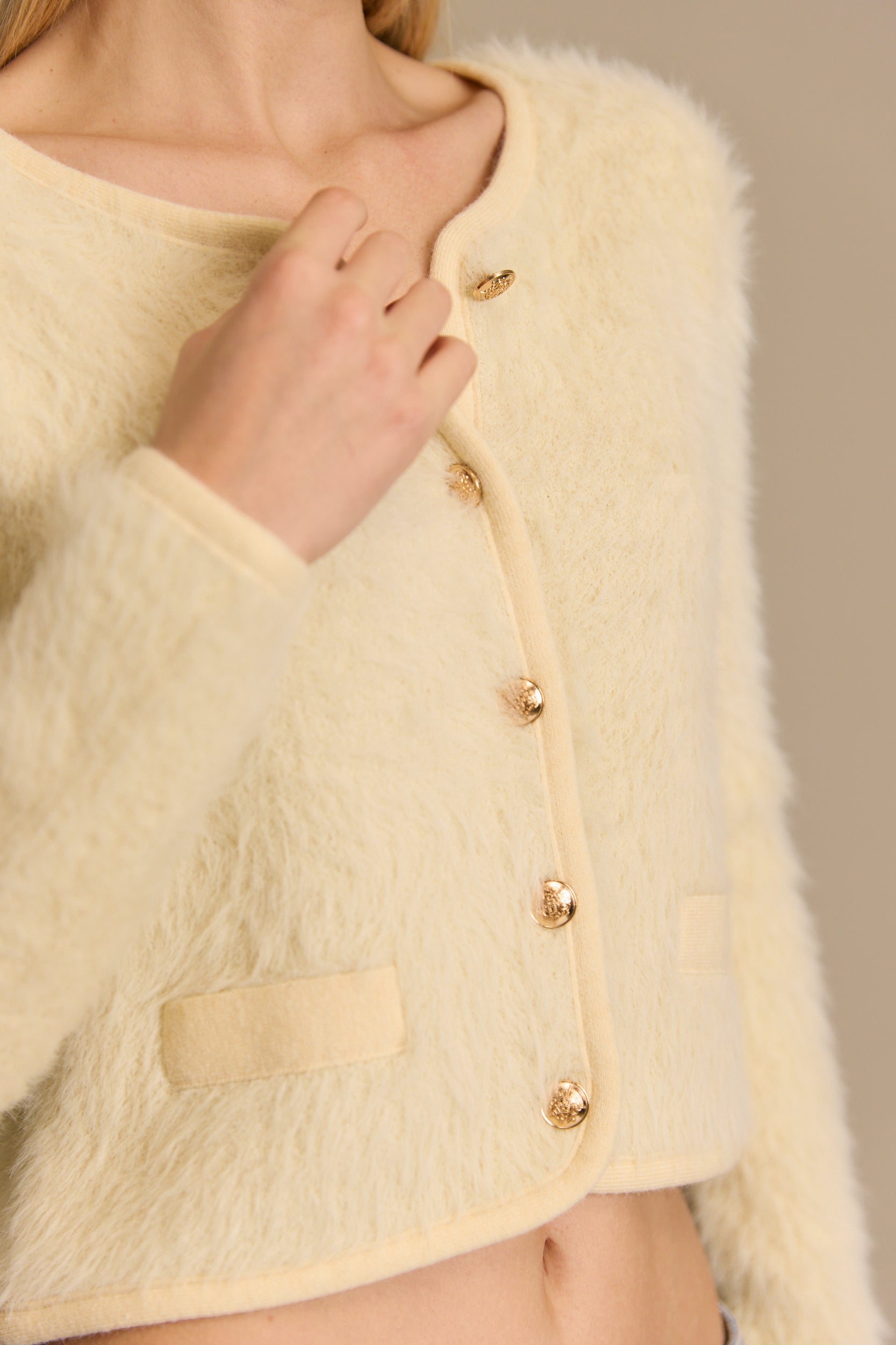 קרדיגן סריג עם כפתורי זהב