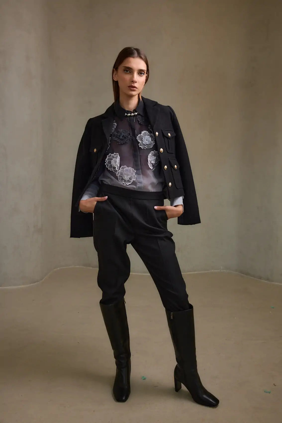 ז'קט קצר עם כיסים