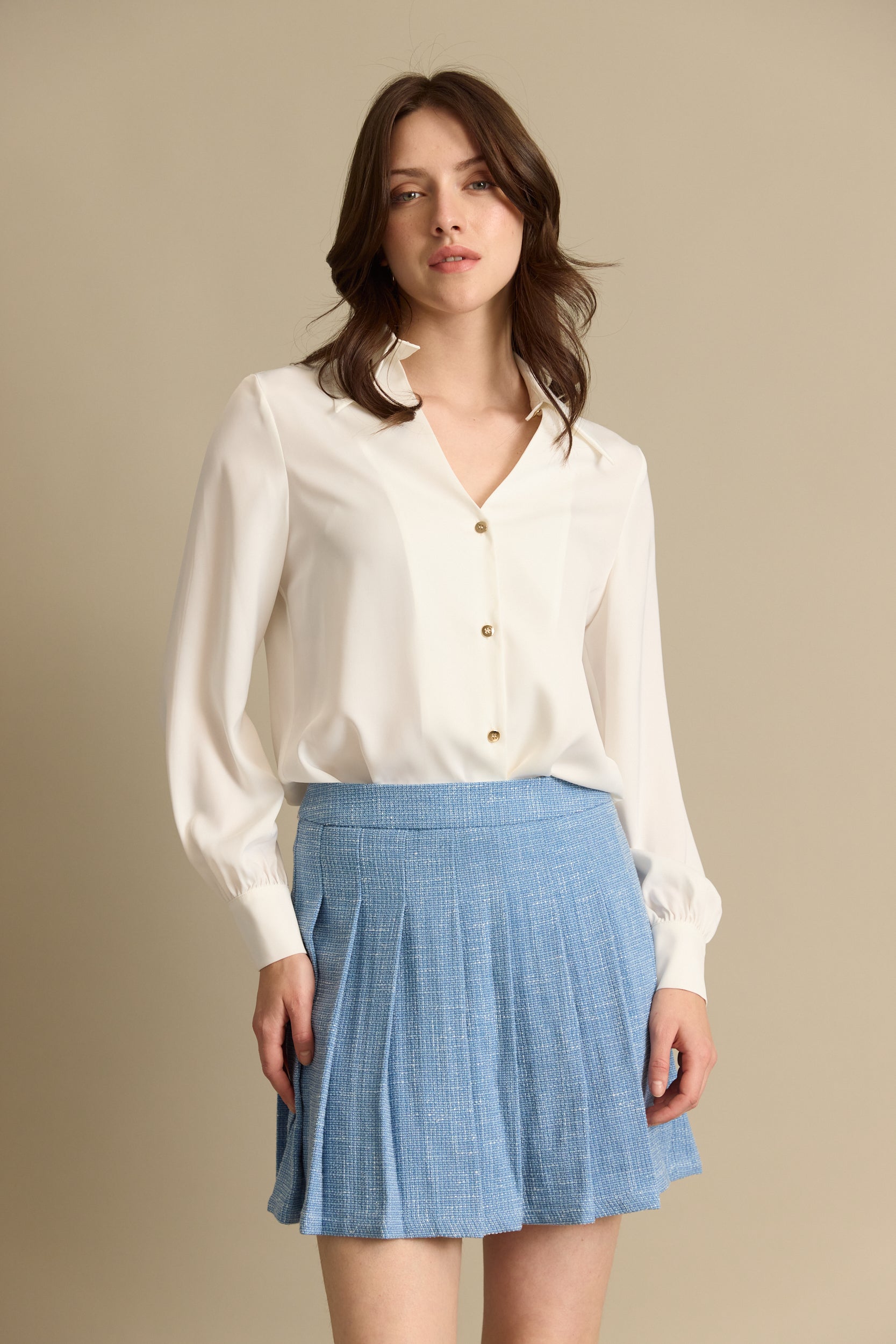 חולצת לין צוארון פתח עליו