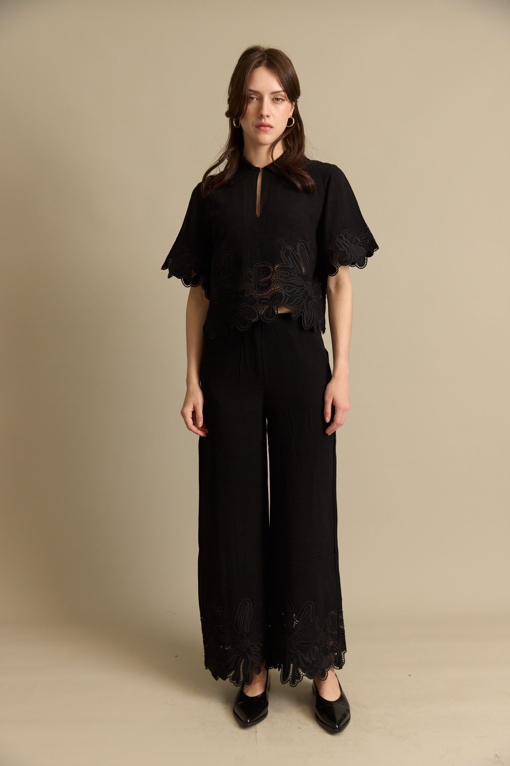 מכנסיים לין תחרה במכפלת