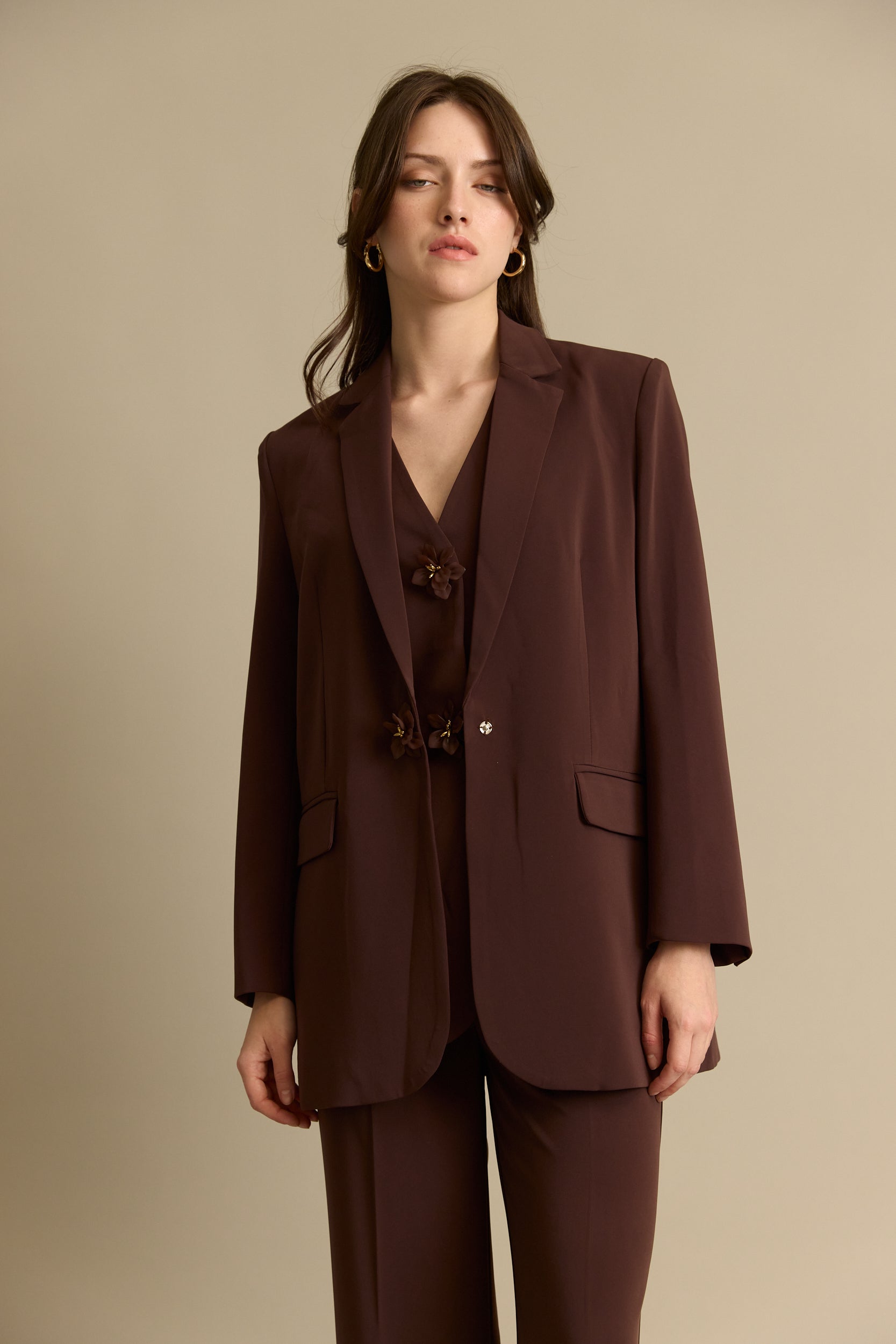 בלייזר מחוייט כפתור פרח