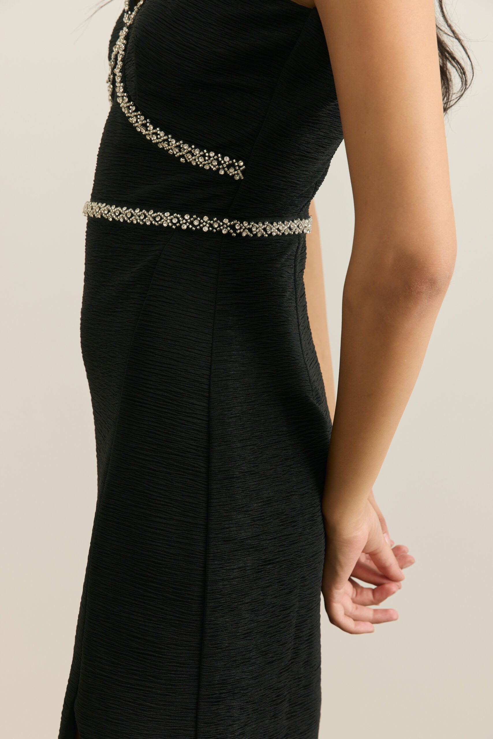 שמלה מקומטת גימור יהלומים